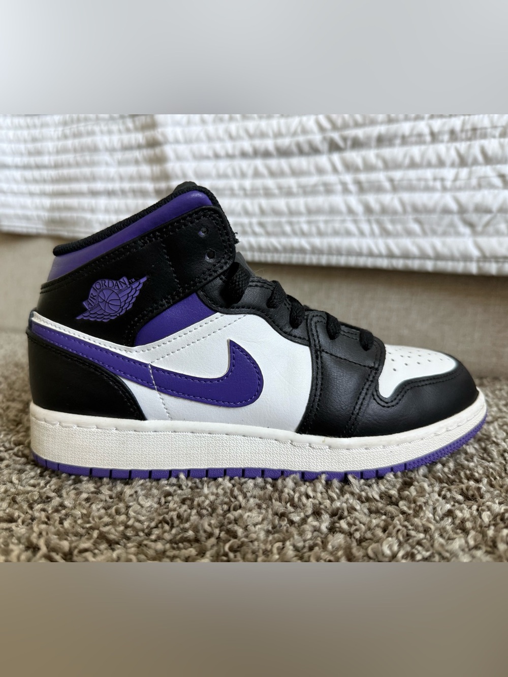 Nike Air Jordan 1 Mid “Dark Iris” GS size 4.5Y